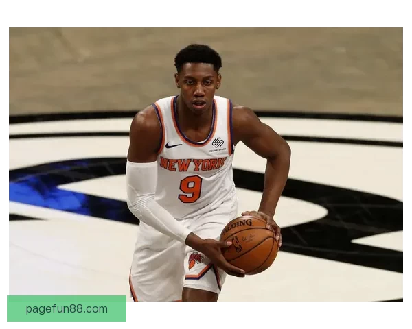 巴雷特在比赛中被队友锡安误伤肩膀 已返回更衣室接受治疗